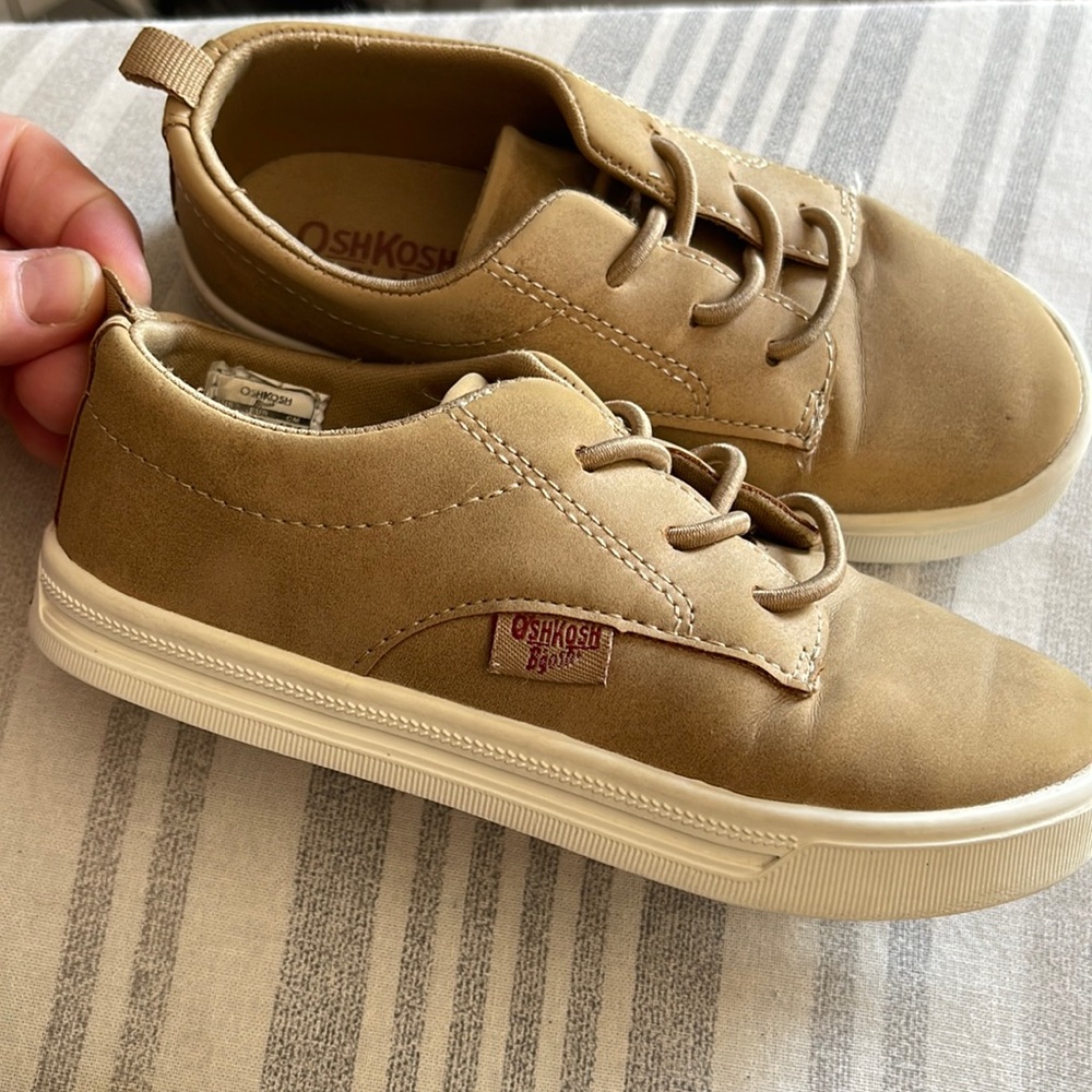 OSH KOSH B’GOSH “PUTNEY” slip on sneakers. Size 11. Tan Very good used condition